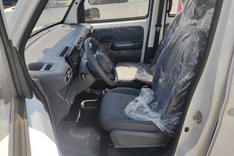 Used Wuling Zhiguang New Energy 2025 Comfort Model Left Front Seat