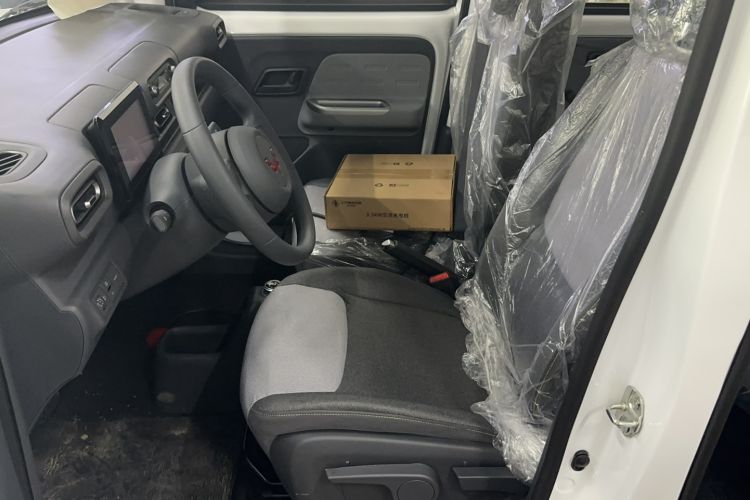Used Wuling Zhiguang New Energy 2025 Model 305km Ambitious Edition Left Front Seat