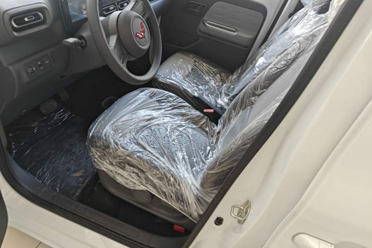 Used Wuling Zhiguang New Energy 2025 Model 305km Ambitious Edition Left Front Seat