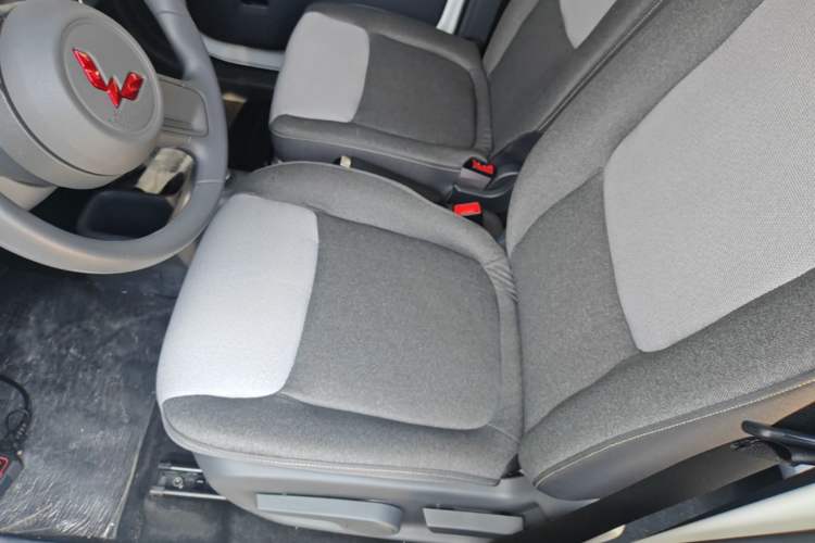 Used Wuling Zhiguang New Energy 2025 Model 305km Ambitious Edition Left Front Seat
