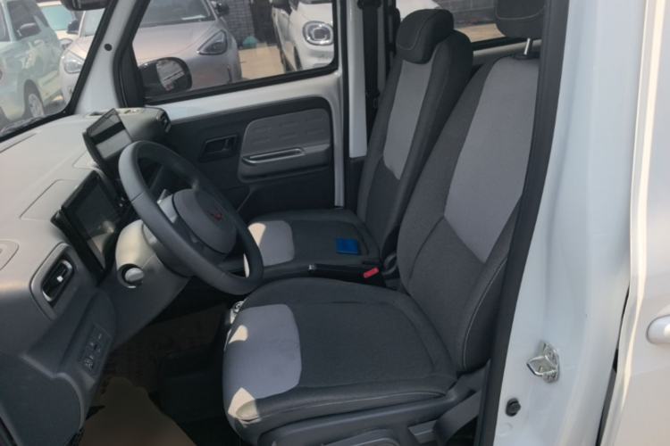 Used Wuling Zhiguang New Energy 2025 Model 305km Ambitious Edition Left Front Seat