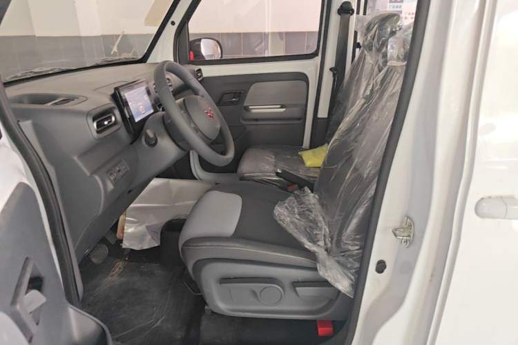Used Wuling Zhiguang New Energy 2025 Model 305km Ambitious Edition Left Front Seat