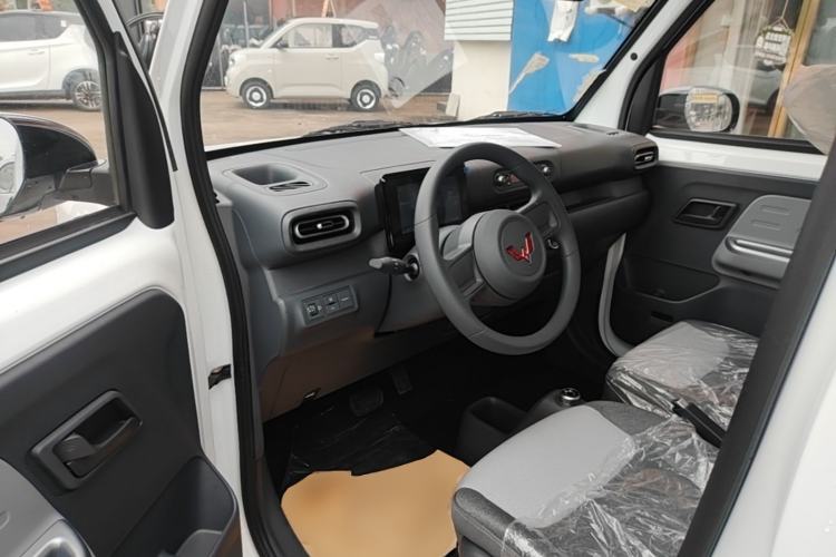 Used Wuling Zhiguang New Energy 2025 Model 305km Ambitious Edition Left Front Seat