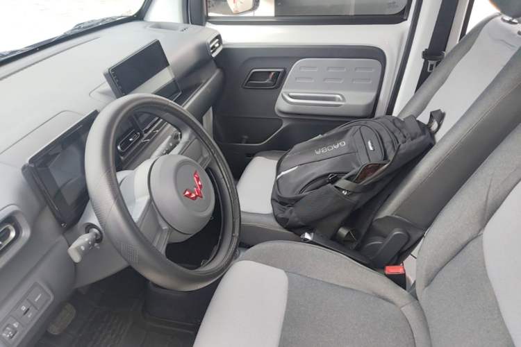 Used Wuling Zhiguang New Energy 2025 Model 305km Ambitious Edition Left Front Seat