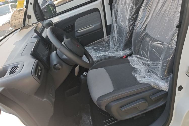 Used Wuling Zhiguang New Energy 2025 Model 305km Ambitious Edition Left Front Seat