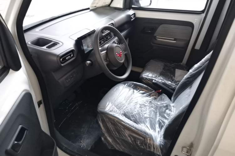 Used Wuling Zhiguang New Energy 2025 Model 305km Ambitious Edition Left Front Seat