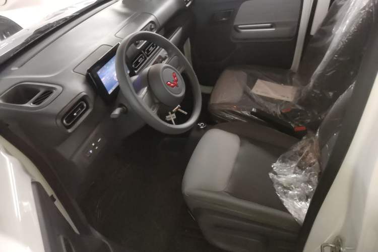 Used Wuling Zhiguang New Energy 2025 Model 305km Ambitious Edition Left Front Seat