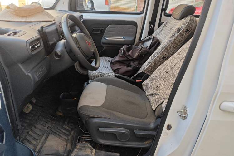 Used Wuling Zhiguang New Energy 2025 Model 305km Ambitious Edition Left Front Seat