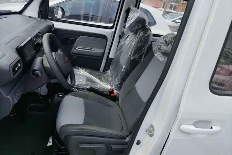 Used Wuling Zhiguang New Energy 2025 Model 305km Ambitious Edition Left Front Seat