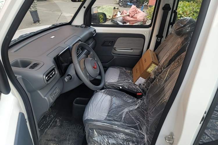Used Wuling Zhiguang New Energy 2025 Model 305km Ambitious Edition Left Front Seat