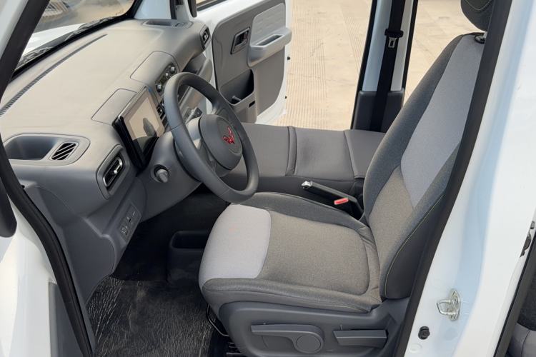 Used Wuling Zhiguang New Energy 2025 Model 305km Ambitious Edition Left Front Seat