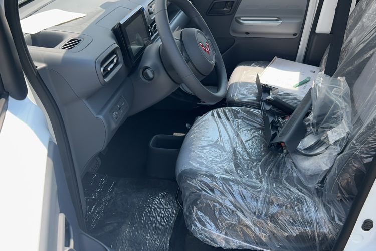 Used Wuling Zhiguang New Energy 2025 Model 305km Ambitious Edition Left Front Seat