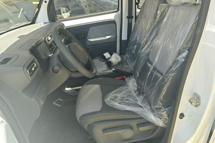 Used Wuling Zhiguang New Energy 2025 Model 305km Ambitious Edition Left Front Seat