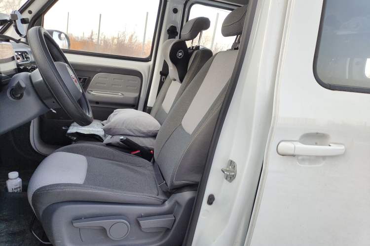 Used Wuling Zhiguang New Energy 2025 Model 305km Ambitious Edition Left Front Seat