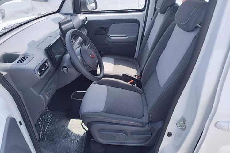 Used Wuling Zhiguang New Energy 2025 Model 305km Ambitious Edition Left Front Seat