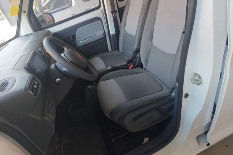 Used Wuling Zhiguang New Energy 2025 Model 305km Ambitious Edition Left Front Seat