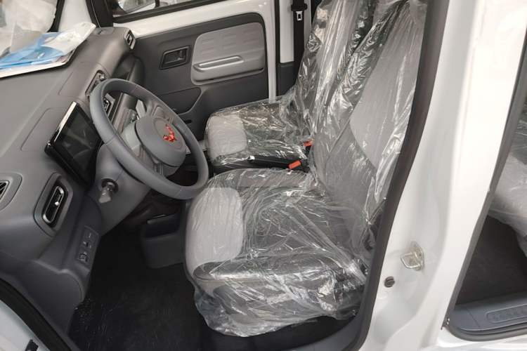 Used Wuling Zhiguang New Energy 2025 Model 305km Ambitious Edition Left Front Seat