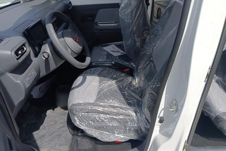 Used Wuling Zhiguang New Energy 2025 Model 305km Ambitious Edition Left Front Seat