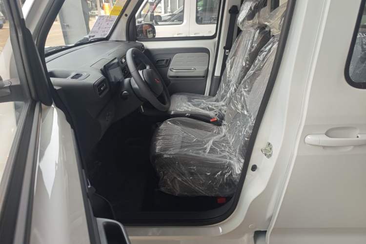 Used Wuling Zhiguang New Energy 2025 Model 305km Ambitious Edition Left Front Seat