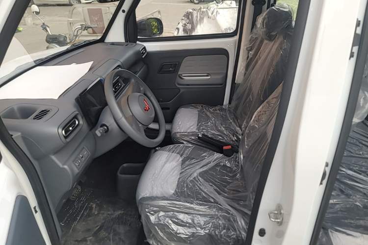 Used Wuling Zhiguang New Energy 2025 Model 305km Ambitious Edition Left Front Seat