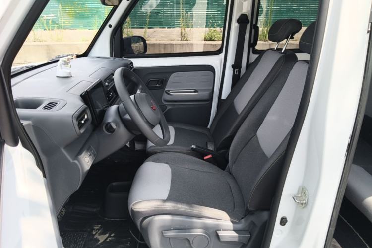 Used Wuling Zhiguang New Energy 2025 Model 305km Ambitious Edition Left Front Seat