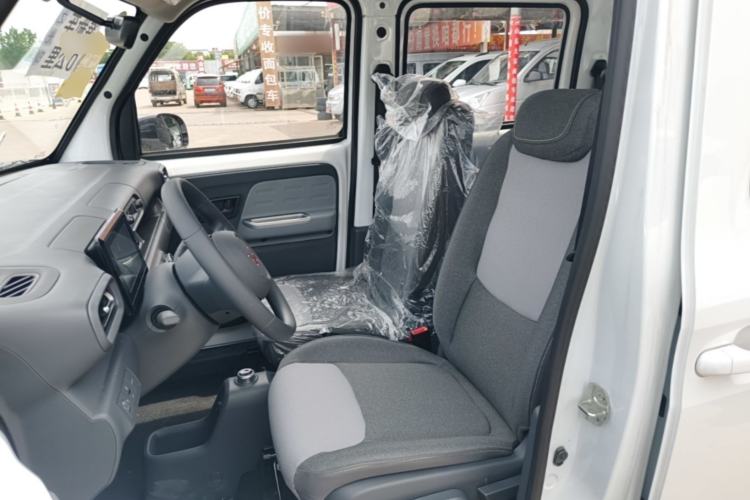 Used Wuling Zhiguang New Energy 2025 Model 305km Ambitious Edition Left Front Seat
