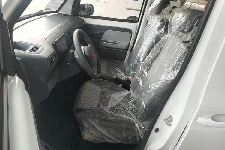 Used Wuling Zhiguang New Energy 2025 Model 305km Ambitious Edition Left Front Seat