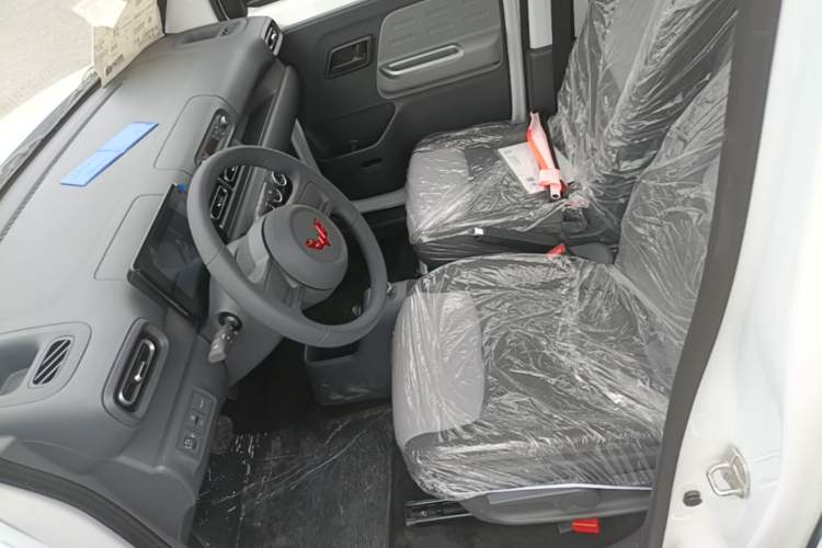 Used Wuling Zhiguang New Energy 2025 Model 305km Ambitious Edition Left Front Seat
