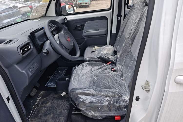 Used Wuling Zhiguang New Energy 2025 Model 305km Ambitious Edition Left Front Seat