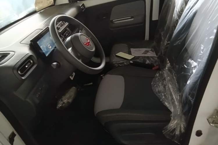Used Wuling Zhiguang New Energy 2025 Model 305km Ambitious Edition Left Front Seat
