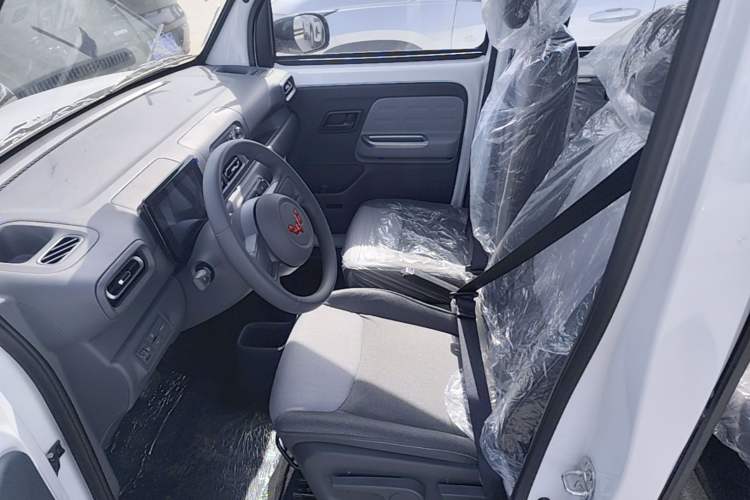 Used Wuling Zhiguang New Energy 2025 Model 305km Ambitious Edition Left Front Seat