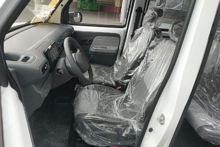 Used Wuling Zhiguang New Energy 2025 Model 305km Ambitious Edition Left Front Seat