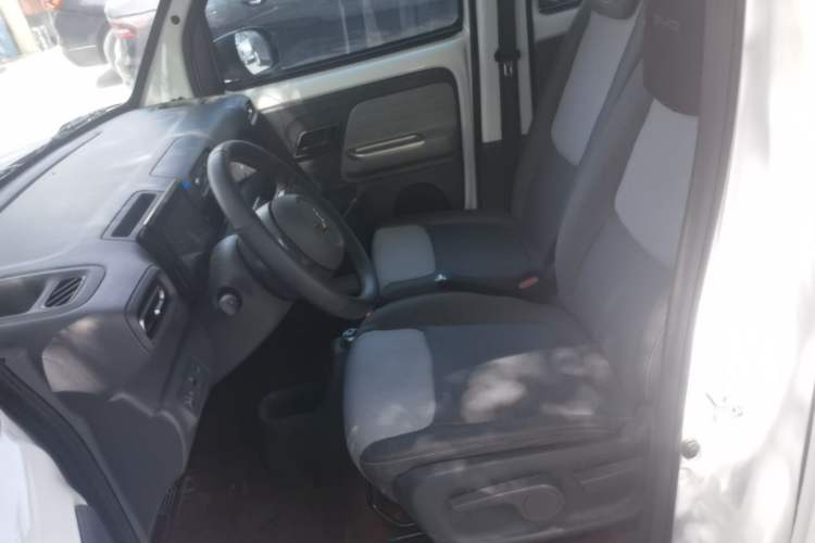 Used Wuling Zhiguang New Energy 2025 Model 305km Ambitious Edition Left Front Seat