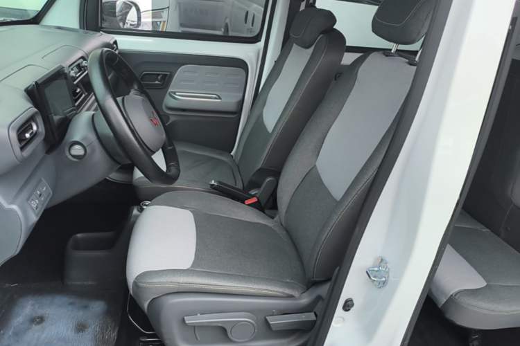 Used Wuling Zhiguang New Energy 2025 Model 305km Ambitious Edition Left Front Seat