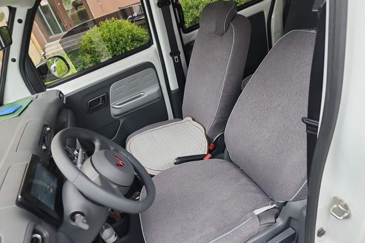 Used Wuling Zhiguang New Energy 2025 Model 305km Ambitious Edition Left Front Seat
