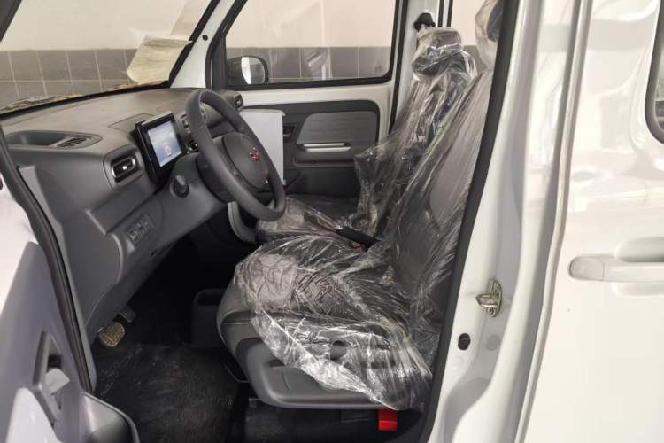 Used Wuling Zhiguang New Energy 2025 Model 305km Ambitious Edition Left Front Seat