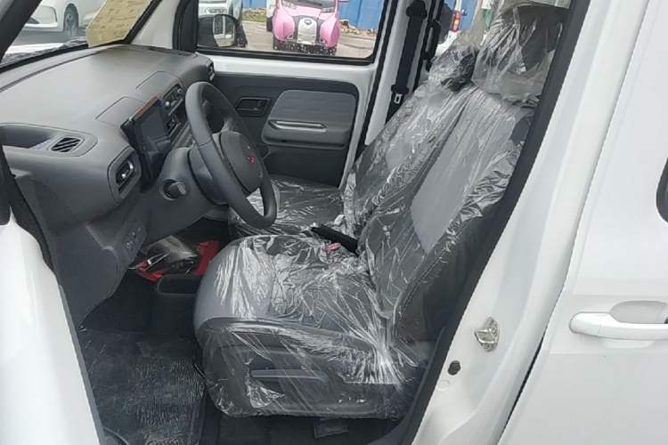 Used Wuling Zhiguang New Energy 2025 Model 305km Ambitious Edition Left Front Seat