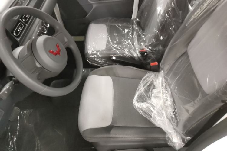 Used Wuling Zhiguang New Energy 2025 Model 305km Ambitious Edition Left Front Seat