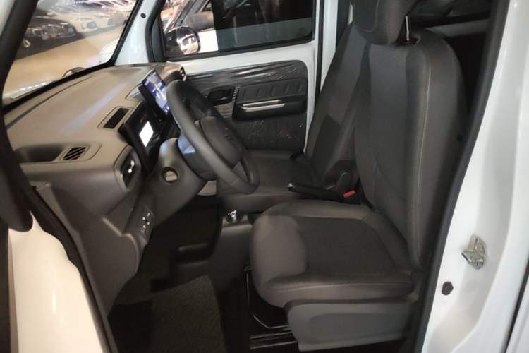Used Wuling Zhiguang New Energy 2025 Comfort Model Left Front Seat