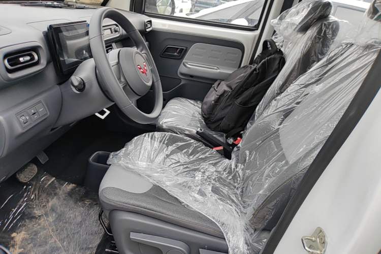 Used Wuling Zhiguang New Energy 2025 Model 305km Ambitious Edition Left Front Seat