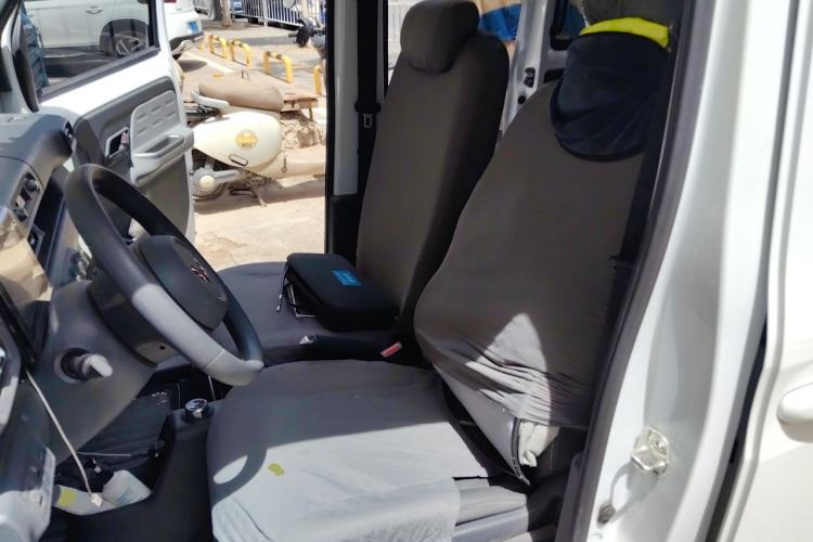 Used Wuling Zhiguang New Energy 2025 Model 305km Ambitious Edition Left Front Seat