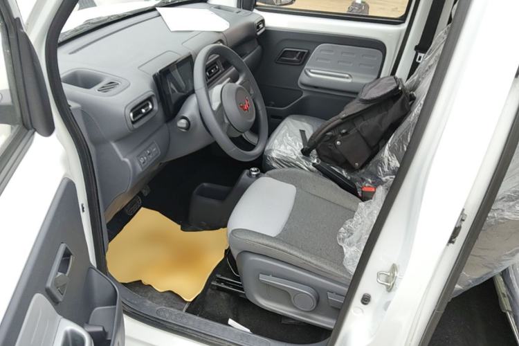 Used Wuling Zhiguang New Energy 2025 Model 305km Ambitious Edition Left Front Seat
