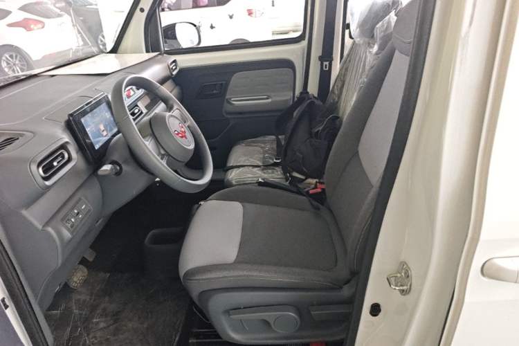 Used Wuling Zhiguang New Energy 2025 Model 305km Ambitious Edition Left Front Seat