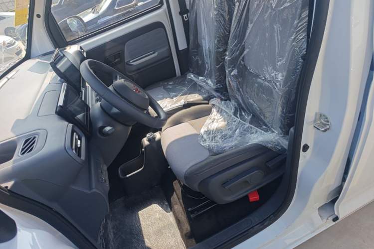 Used Wuling Zhiguang New Energy 2025 Model 305km Ambitious Edition Left Front Seat