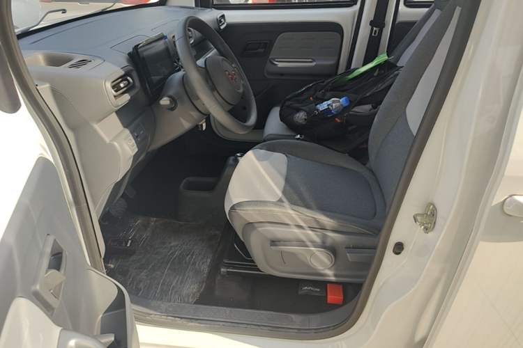 Used Wuling Zhiguang New Energy 2025 Model 305km Ambitious Edition Left Front Seat