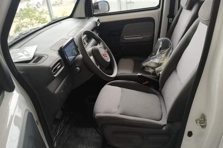 Used Wuling Zhiguang New Energy 2025 Model 305km Ambitious Edition Left Front Seat