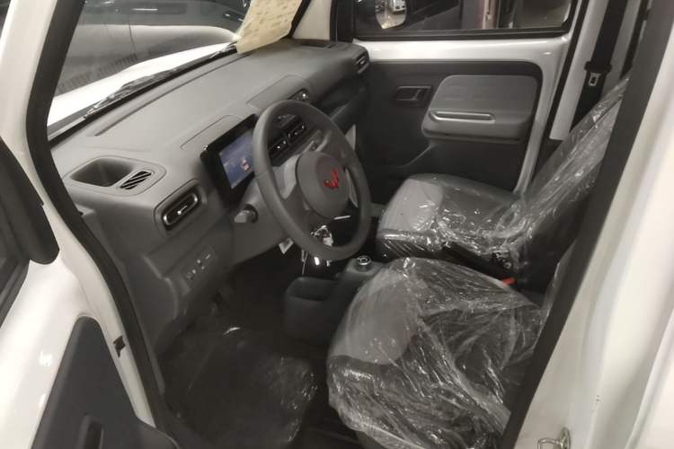 Used Wuling Zhiguang New Energy 2025 Model 305km Ambitious Edition Left Front Seat