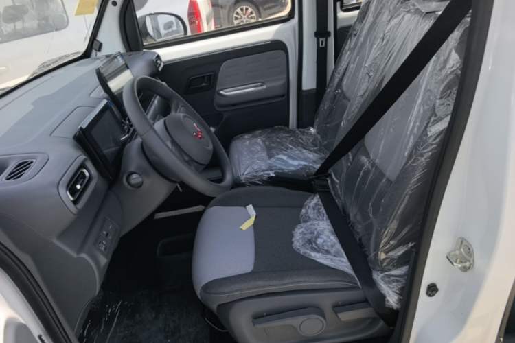 Used Wuling Zhiguang New Energy 2025 Model 305km Ambitious Edition Left Front Seat