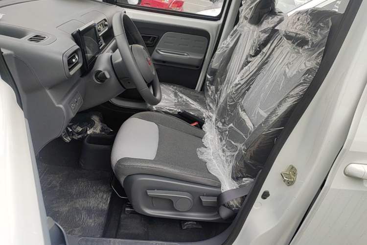 Used Wuling Zhiguang New Energy 2025 Model 305km Ambitious Edition Left Front Seat
