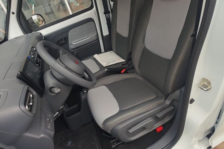 Used Wuling Zhiguang New Energy 2025 Model 305km Ambitious Edition Left Front Seat